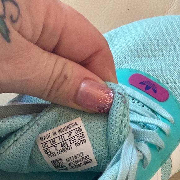 Adidas tennis shoes - Picture 7 of 7